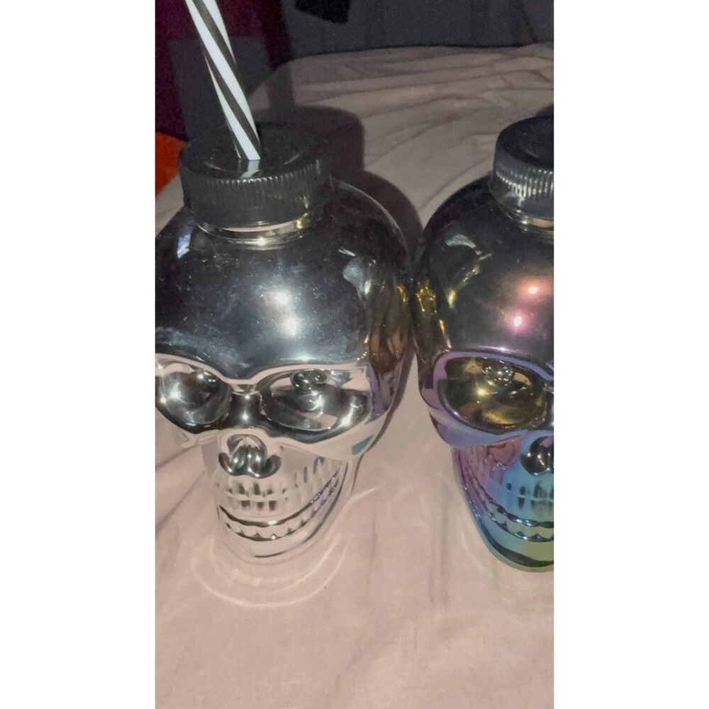 Metallic and Iridescent Skull Cups with Straws 2 pack